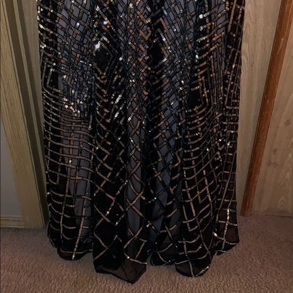 Black and silver sequined prom dress - Picture 3 of 4